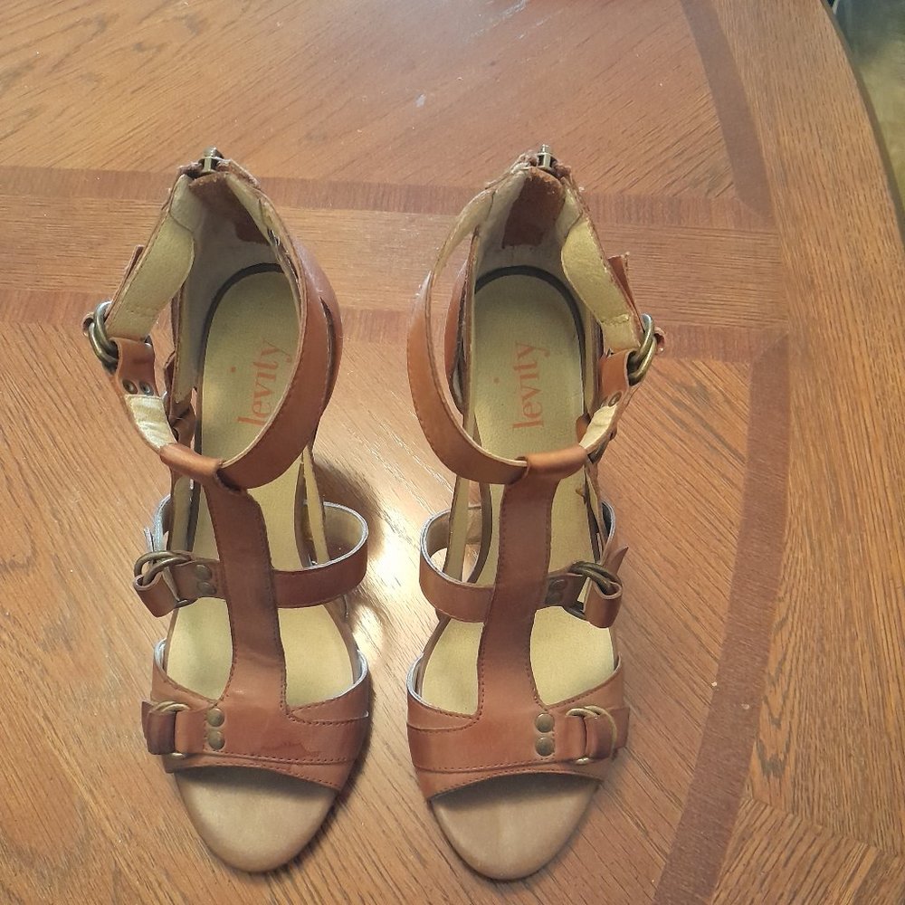 Levity sandals size 7